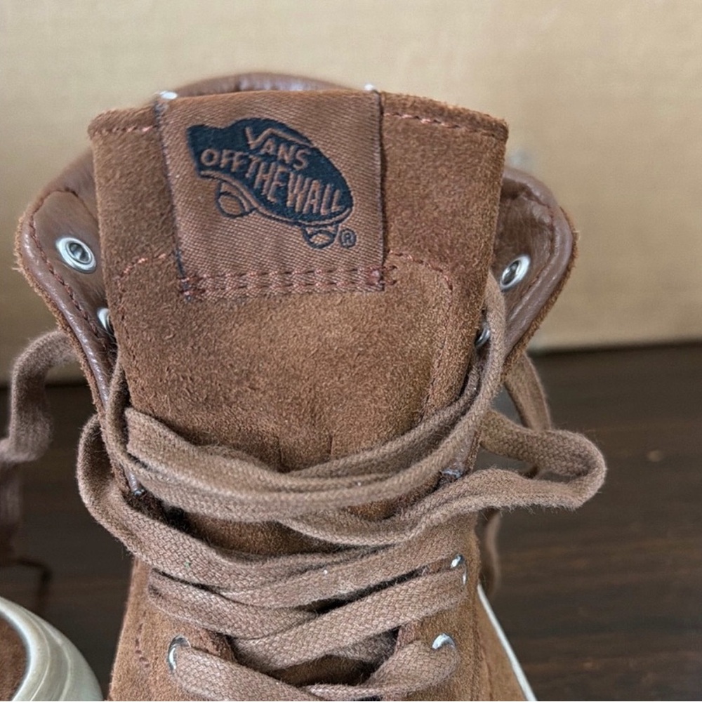 Vans Suede Brown High Top
Sk8 Mid Reissue Suede Sneakers
Men's 6 Women's 7.5 - Picture 3 of 9